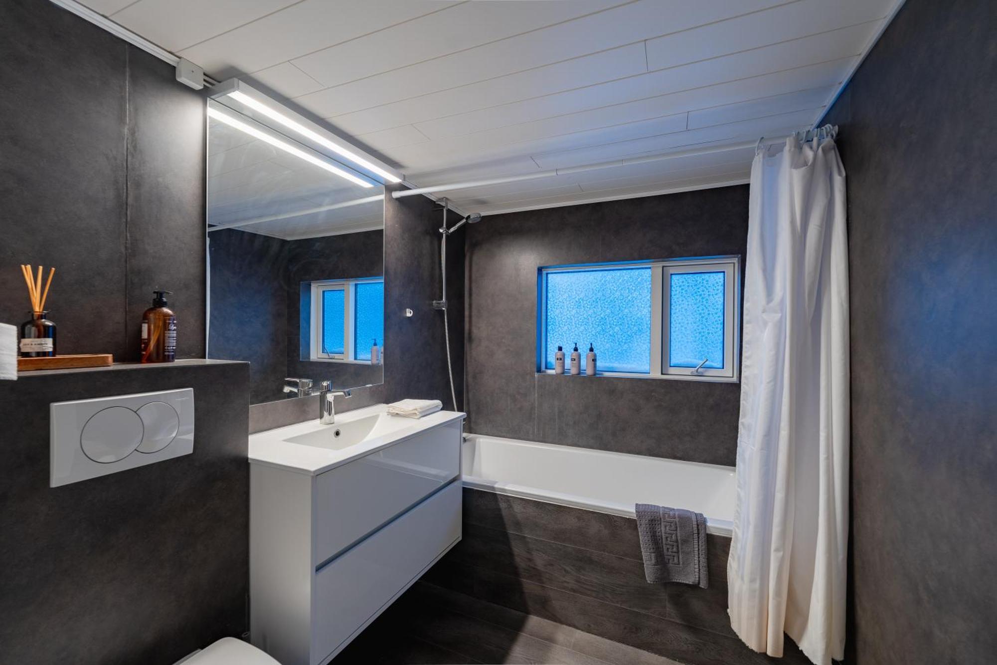Day Dream Central Akureyri Three Bedroom Apt Exterior foto